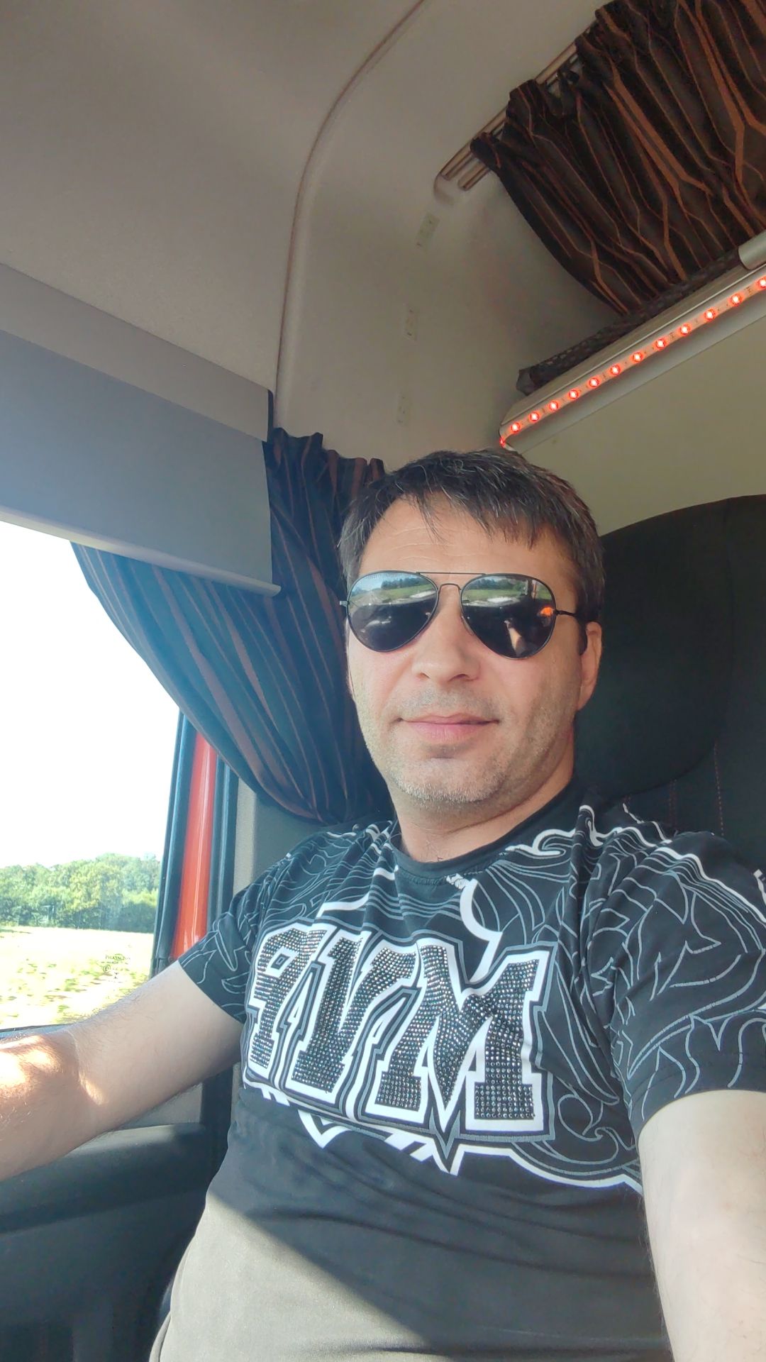 Profil de Néo, 48 ans, Escort Trans France à Villers-Marmery