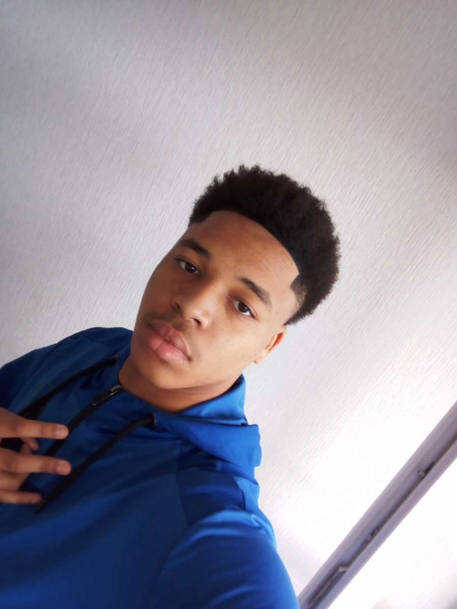 Profil de Paul-adrien, 20 ans, Escort Trans France à Ruages