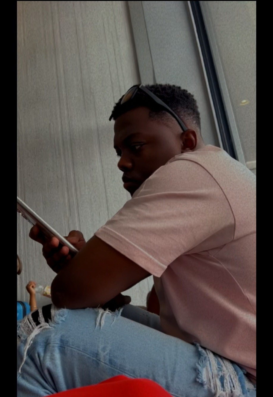 Profil de Scott, 25 ans, Escort Trans France à Poil