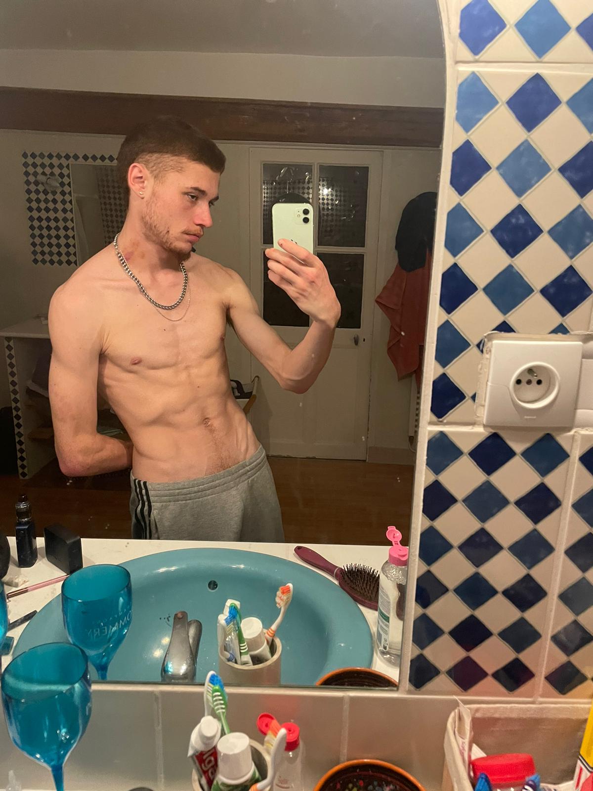 Profil de Marc-david, 20 ans, Escort Trans France à Caumont