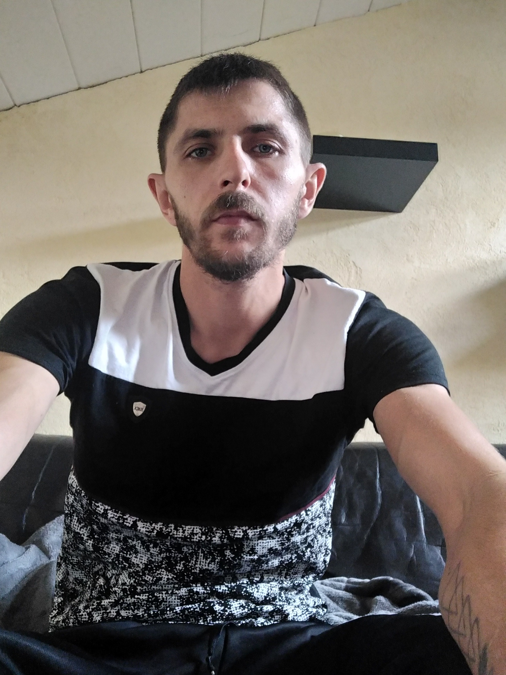 Profil de Djem, 35 ans, Escort Trans France à Guyans-Vennes